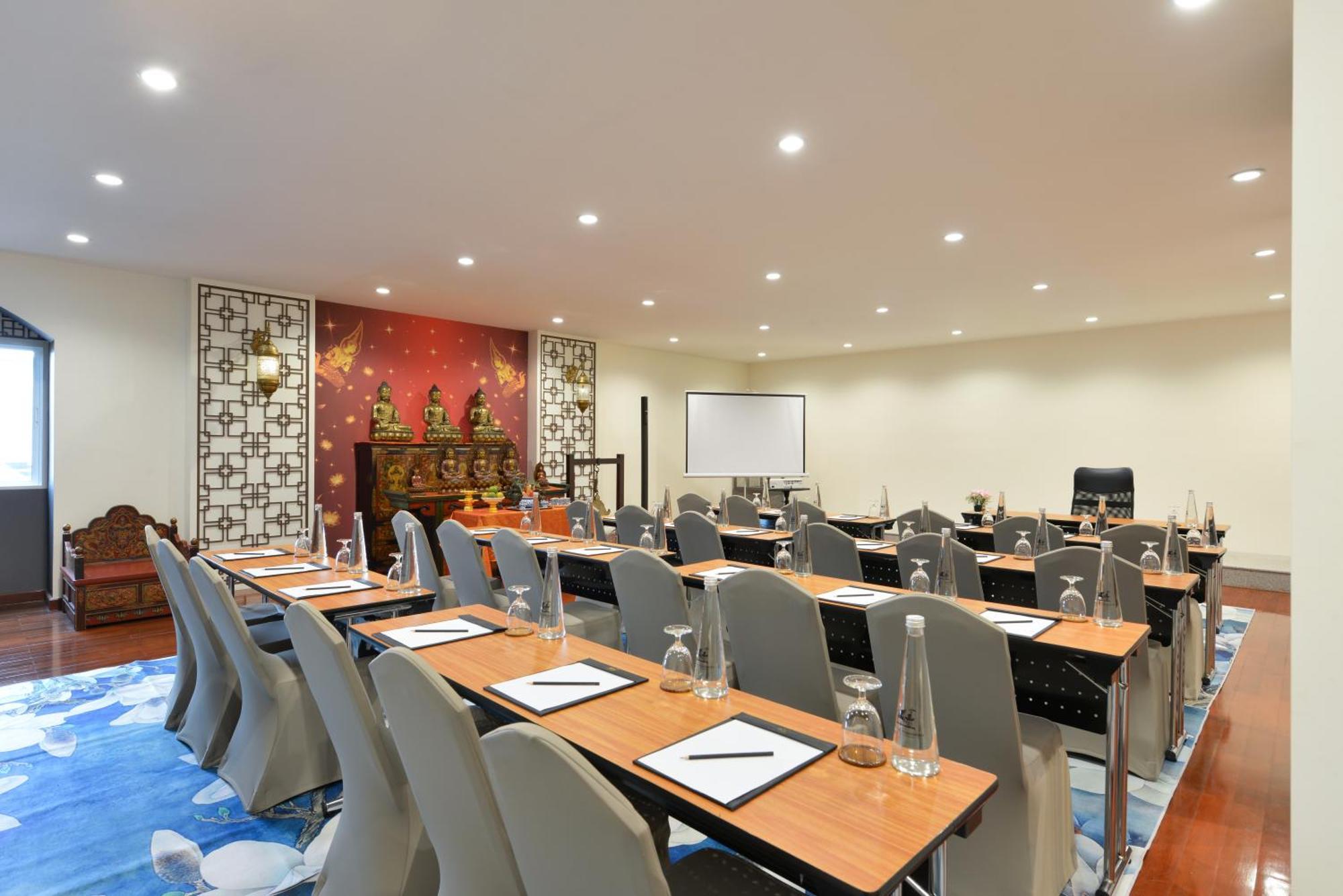 Villa De Pranakorn Bangkok Zewnętrze zdjęcie Meeting room at the hotel