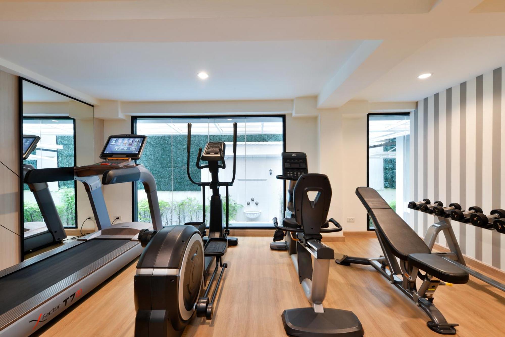 Villa De Pranakorn Bangkok Zewnętrze zdjęcie The gym at the hotel