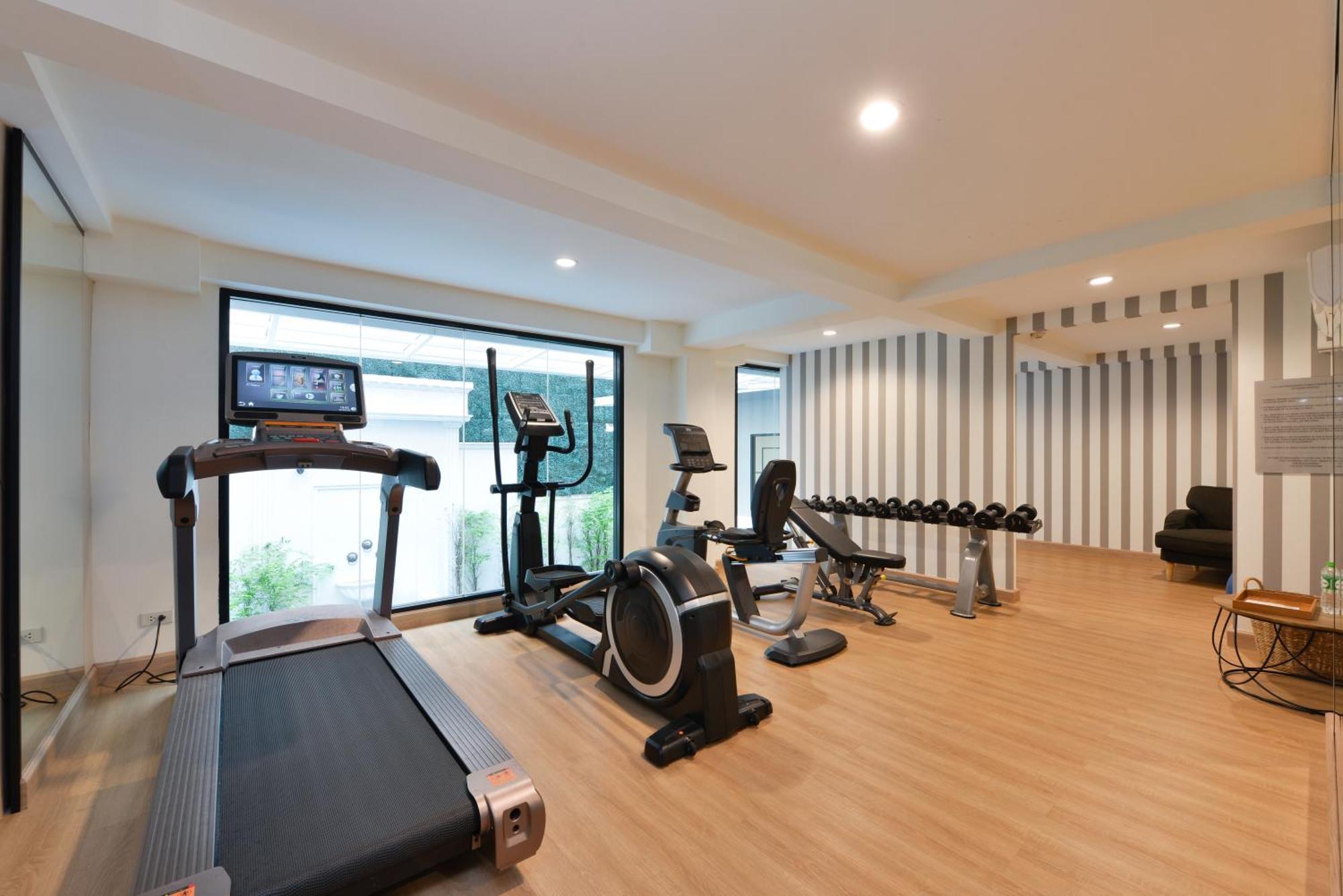 Villa De Pranakorn Bangkok Zewnętrze zdjęcie A gym at a hotel