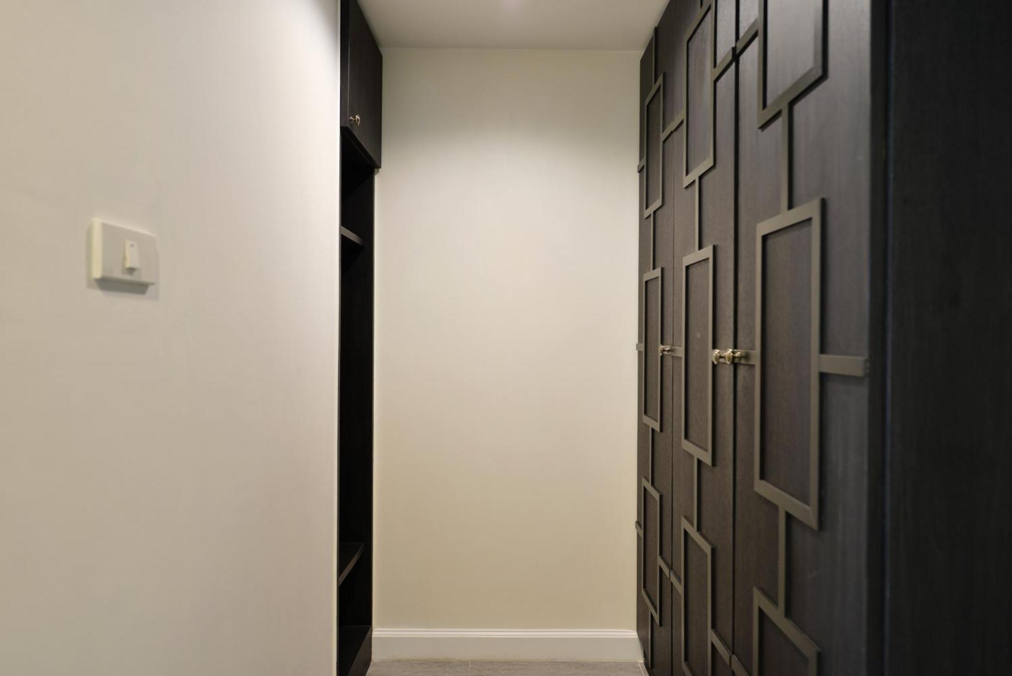 Villa De Pranakorn Bangkok Zewnętrze zdjęcie A typical residential locker room at the University of Toronto